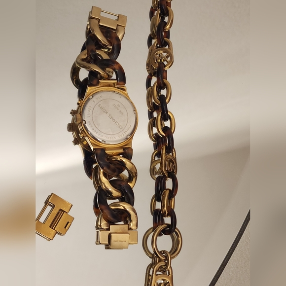 Michael Kors animal print watch & bracelet - Picture 3 of 11